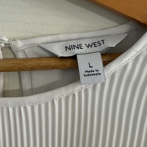 Nine West White Pleated Top with Keyhole Back - Picture 2 of 6